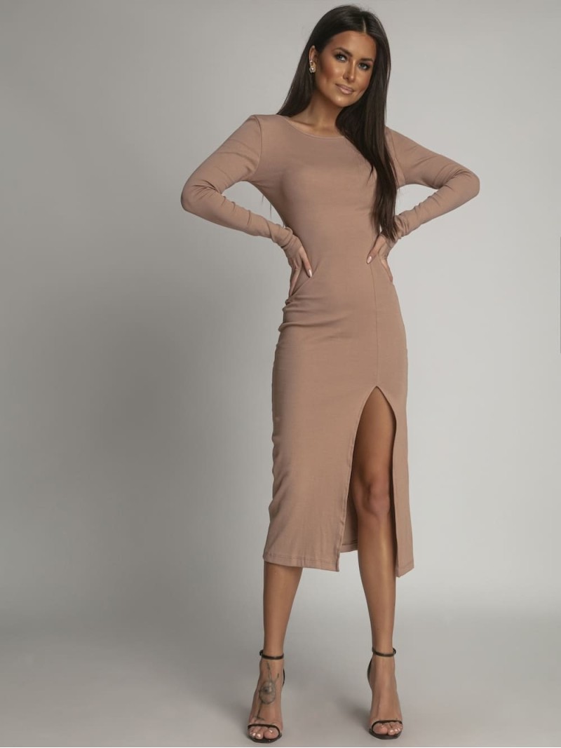 Geripptes Kleid mit Cappuccino-Ausschnitt FG673